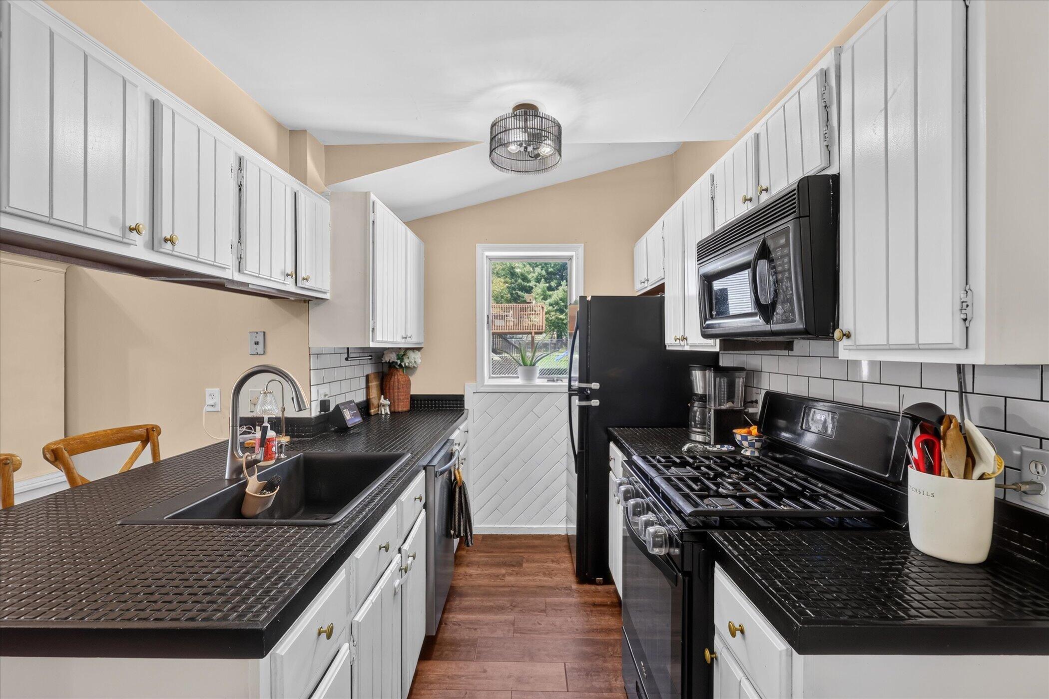 283 E Pine Street Ne Property Photo 18