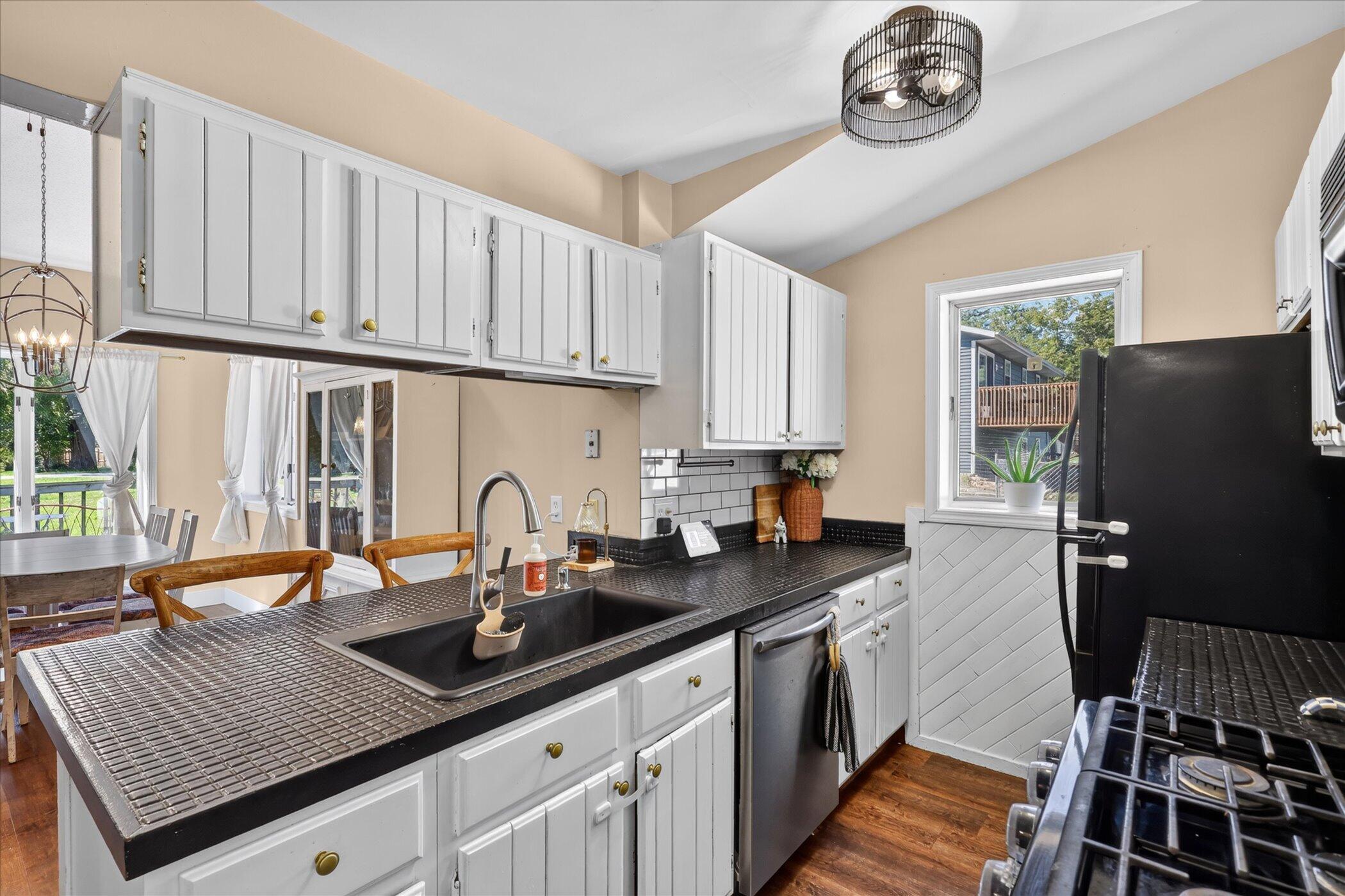 283 E Pine Street Ne Property Photo 19