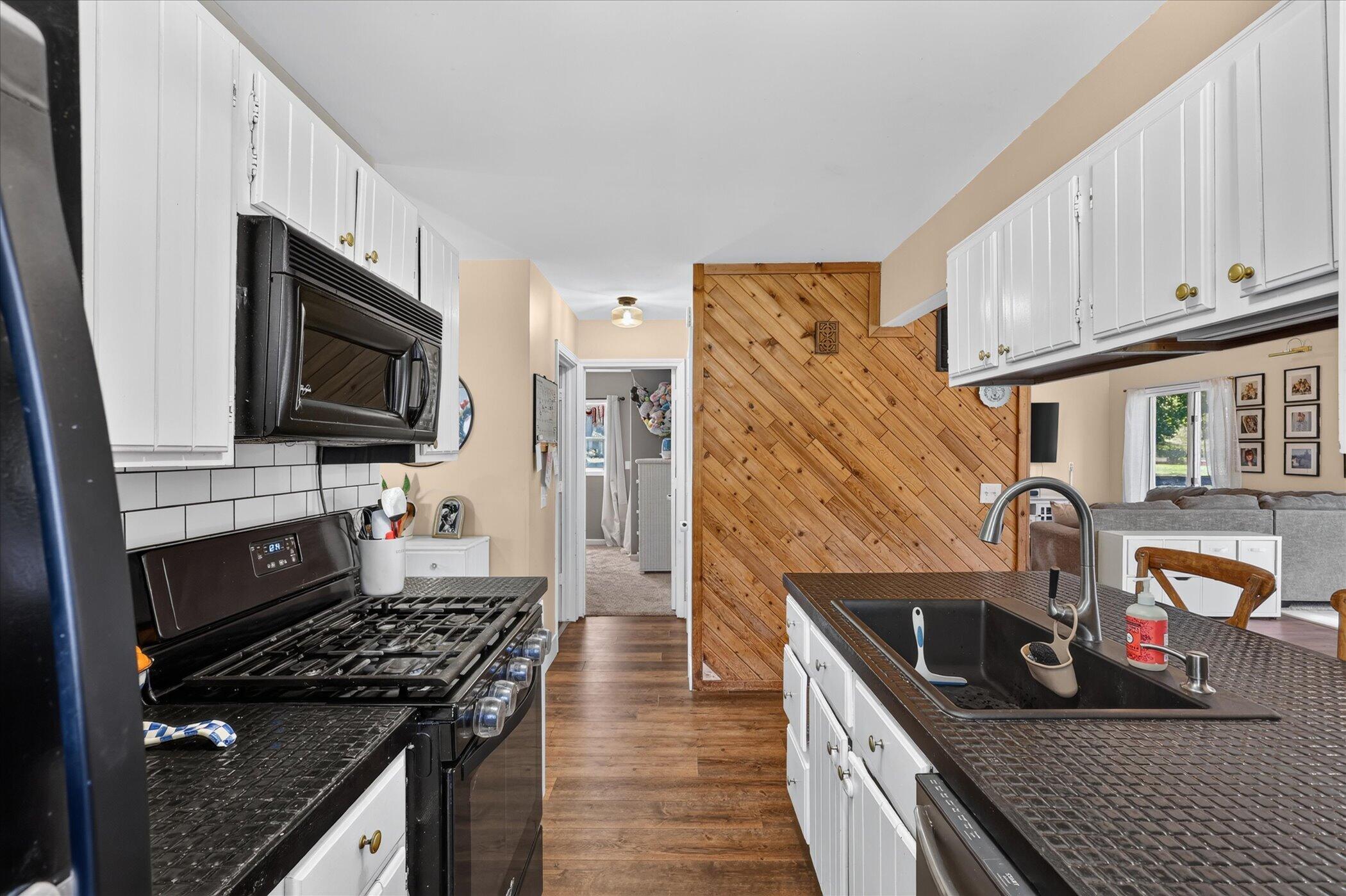 283 E Pine Street Ne Property Photo 21
