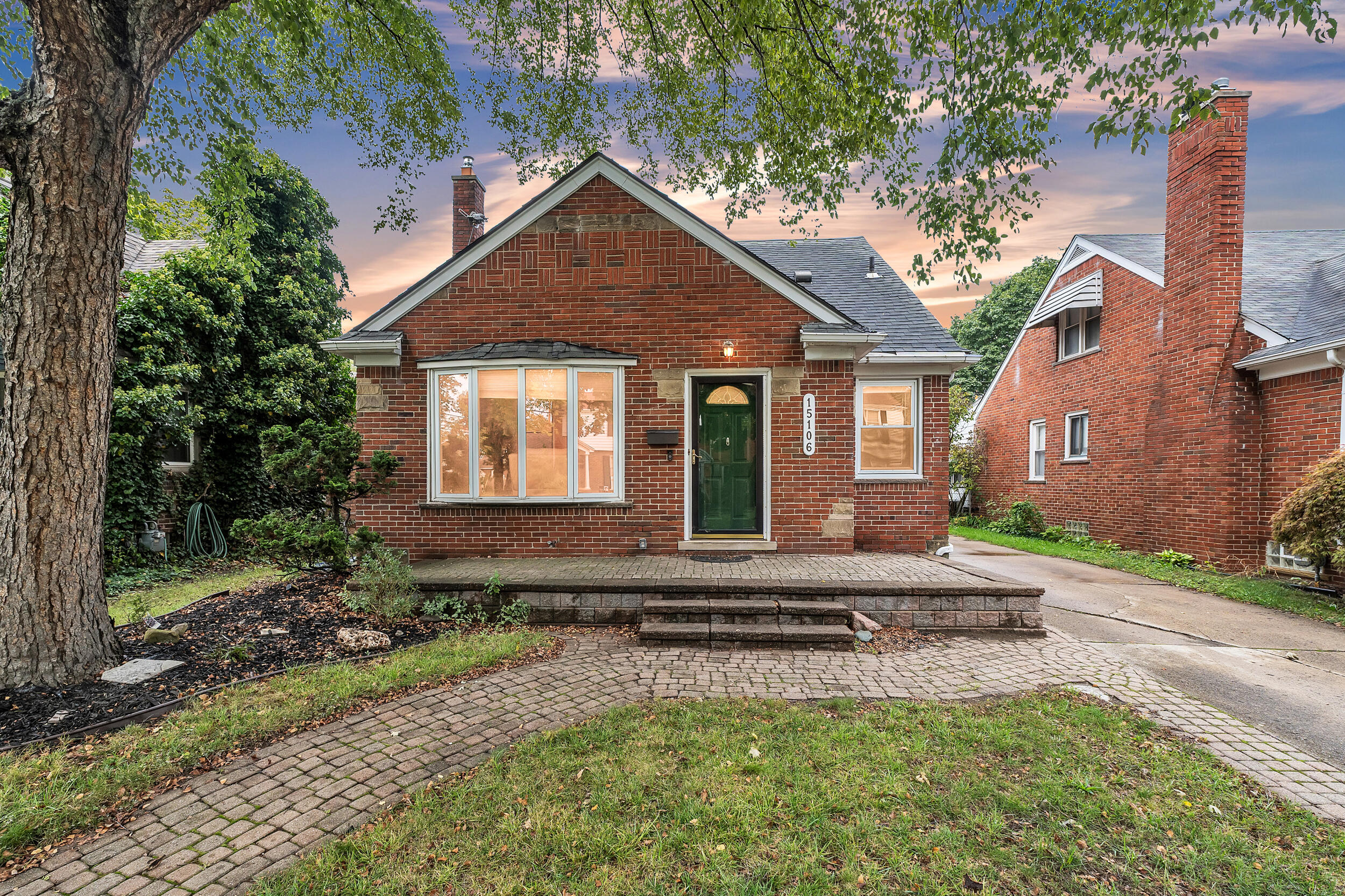 15106 White Avenue Property Photo 1