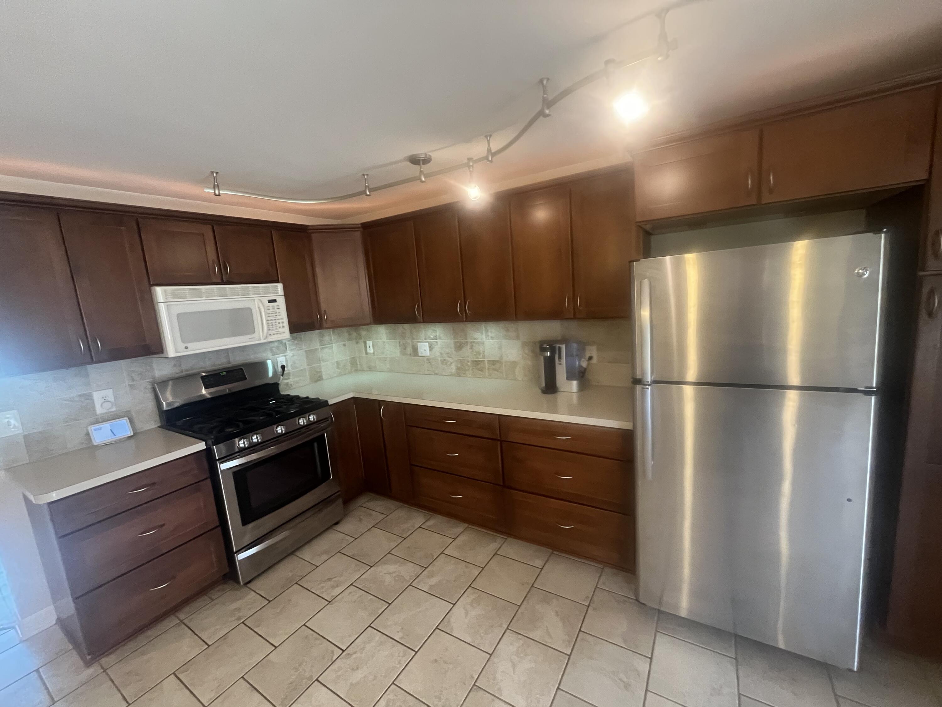 831 S Alexander Street Property Photo 5