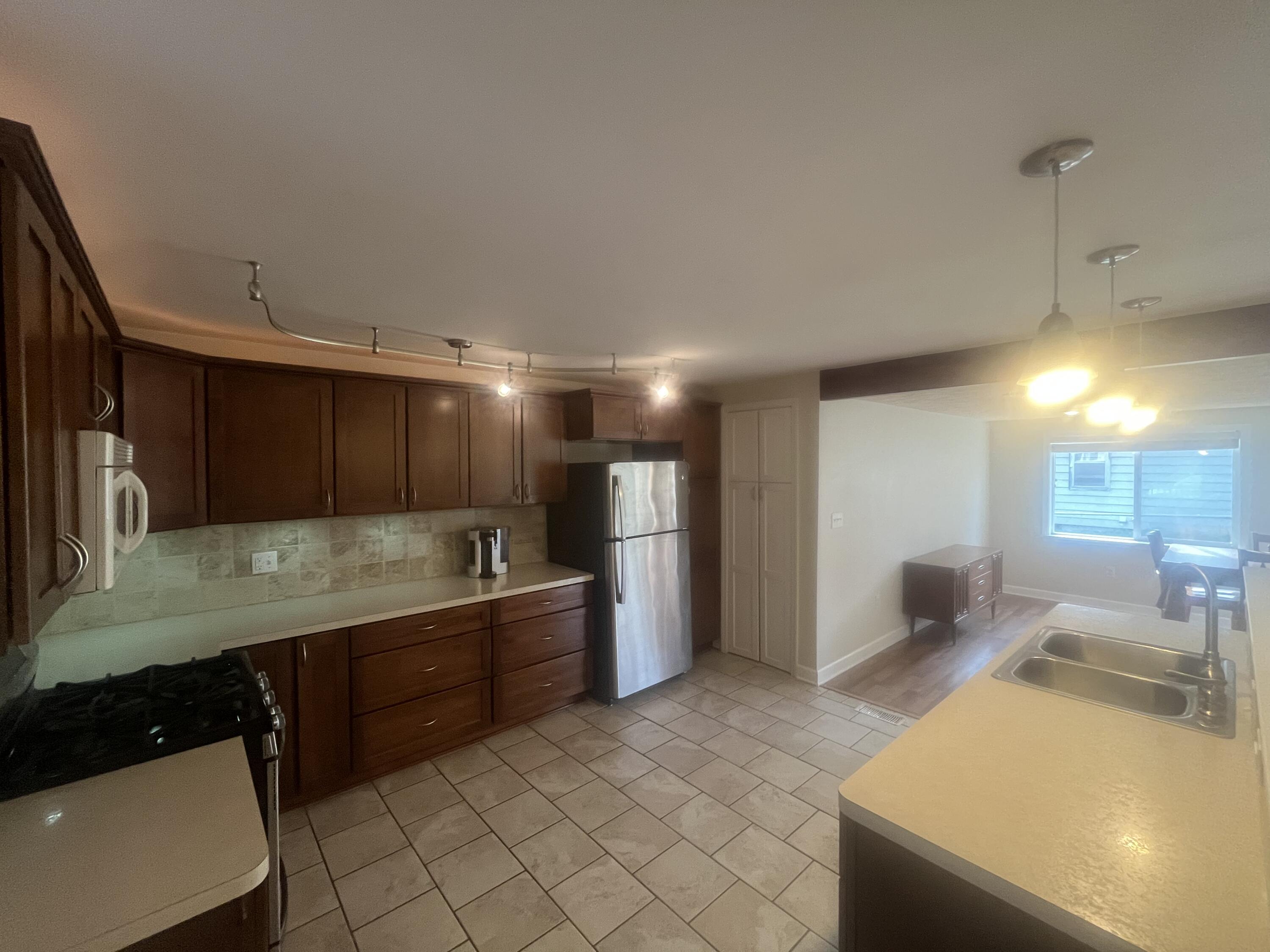 831 S Alexander Street Property Photo 8