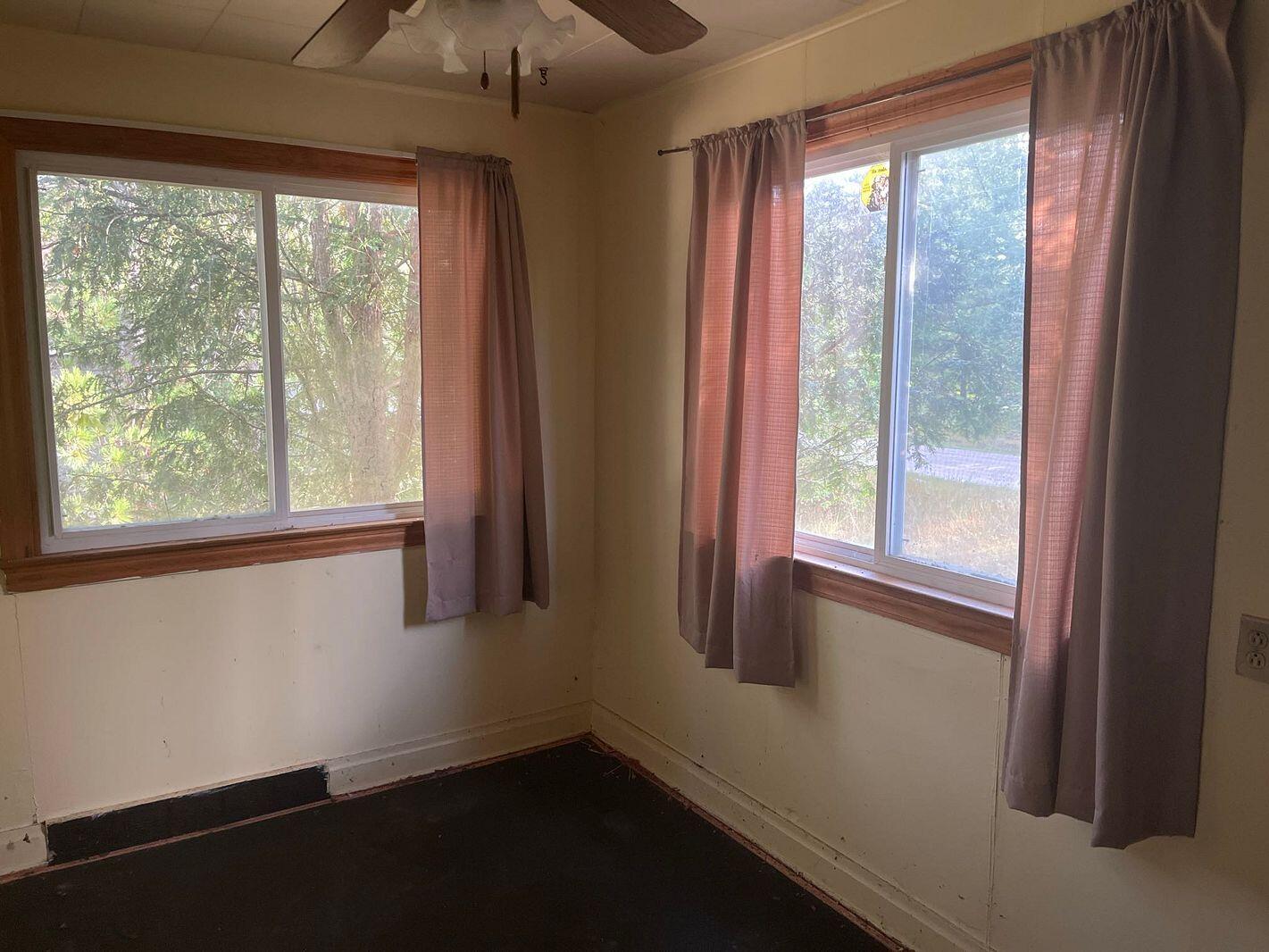 343 E Dubois Property Photo 7