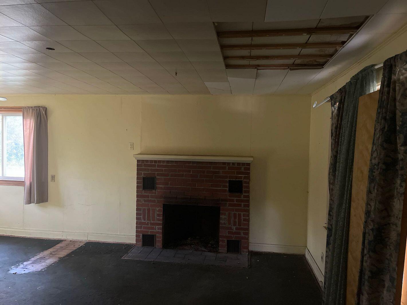 343 E Dubois Property Photo 10