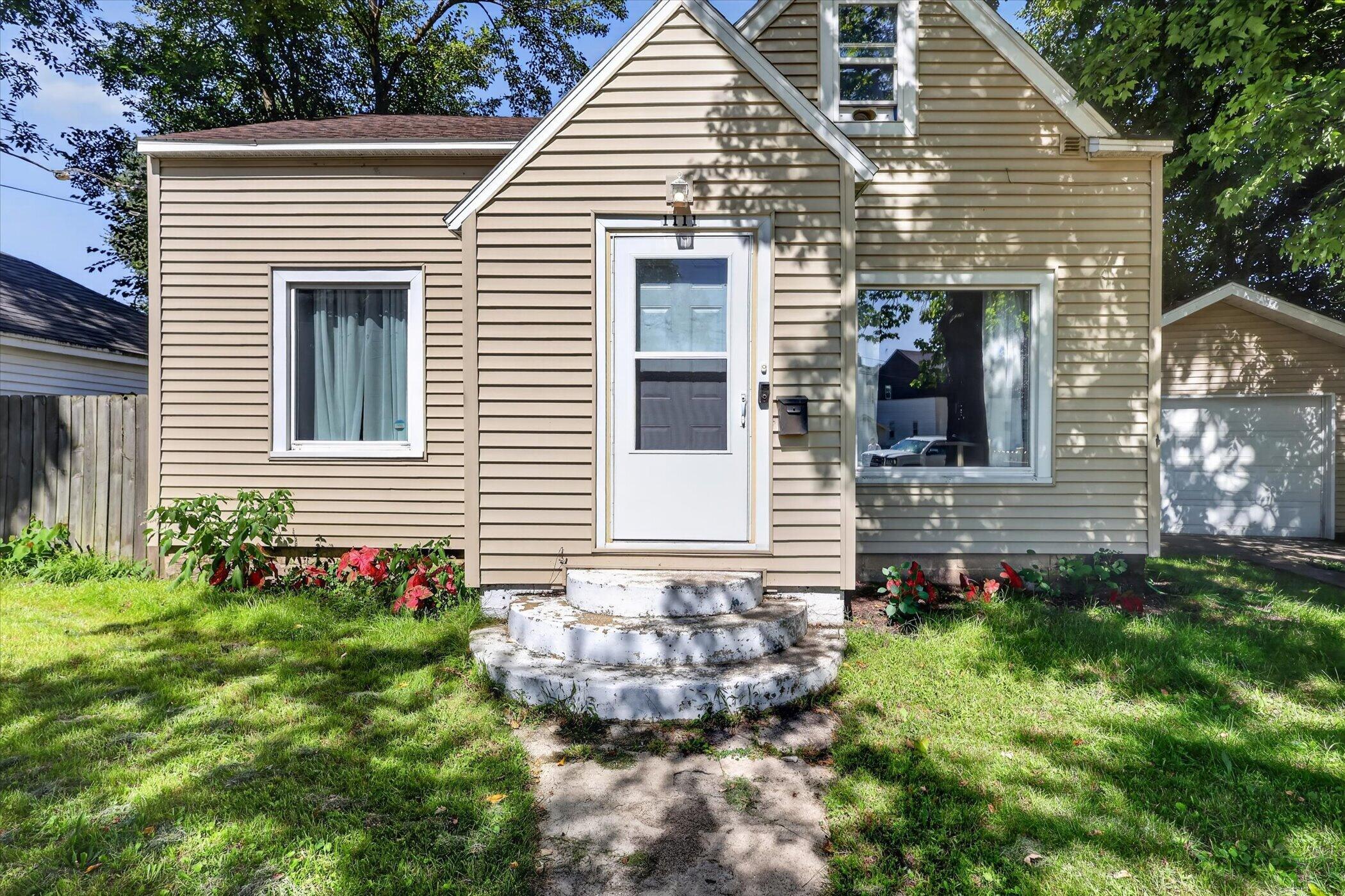 1111 Orville Street Se Property Photo 1