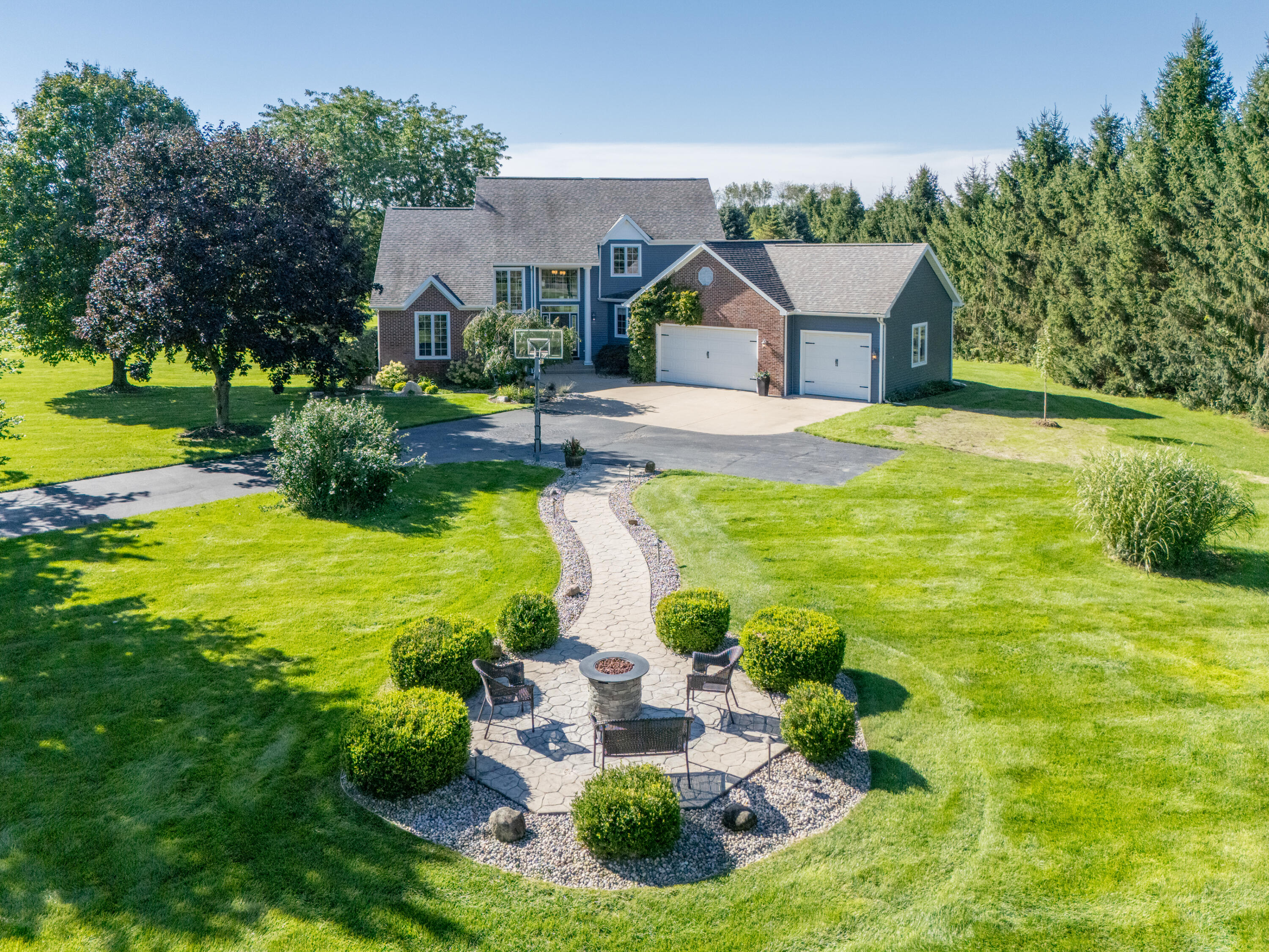 22533 Vineyard Circle Property Photo 1