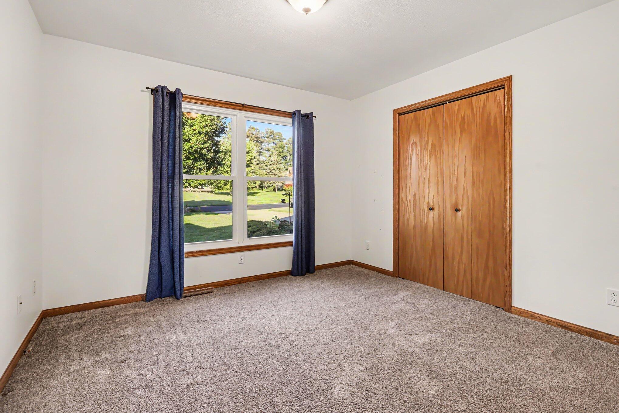 12 Hawksbury Point Property Photo 16