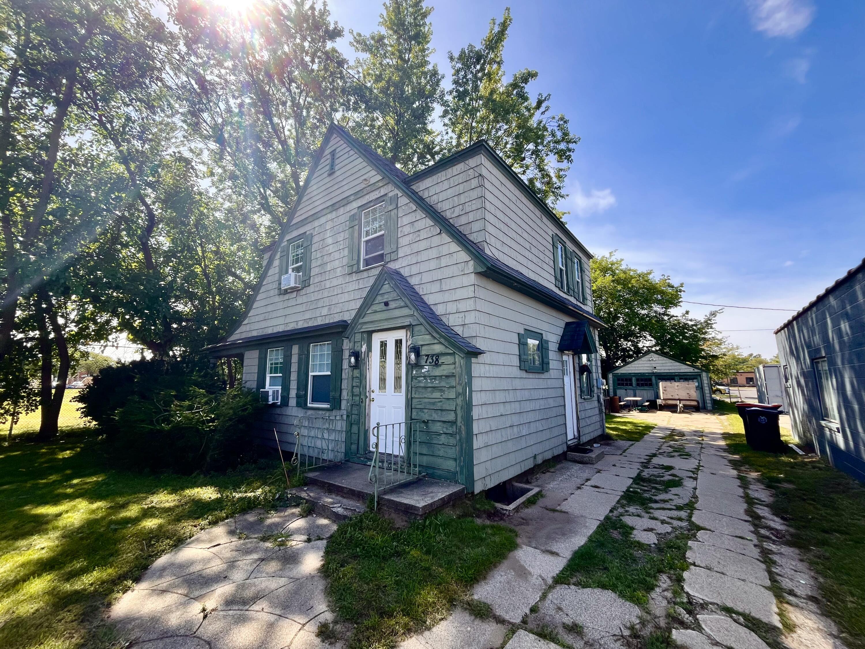 738 Washington Avenue Property Photo 1