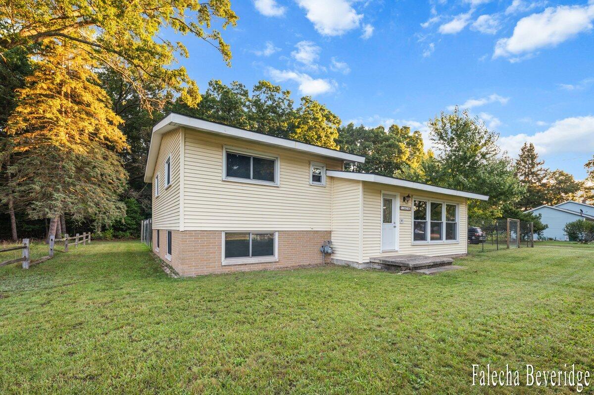 1624 W Giles Road Property Photo 1