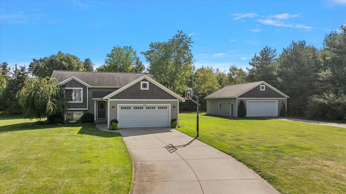 6880 Pinestead Court Property Photo 1