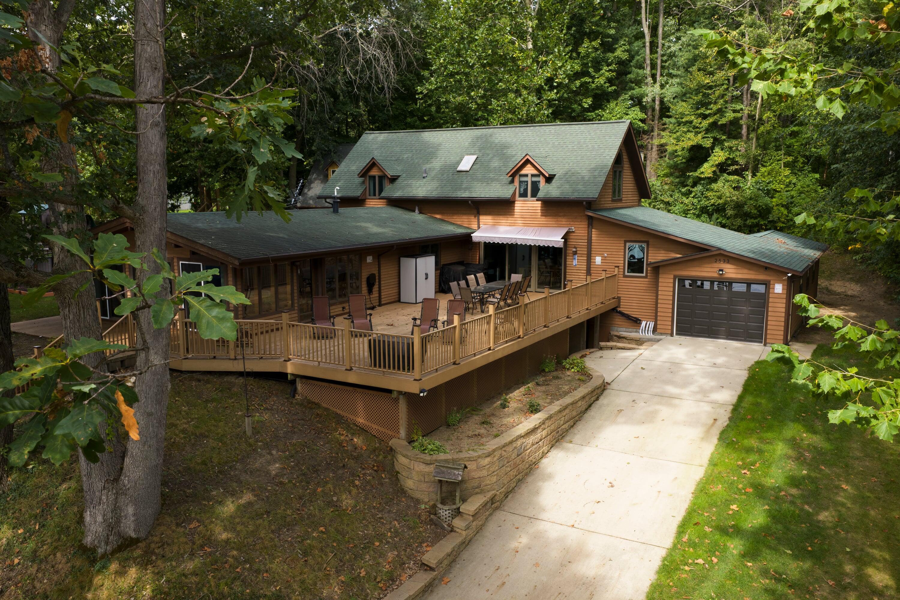 2533 Miner Lake Drive Property Photo 1