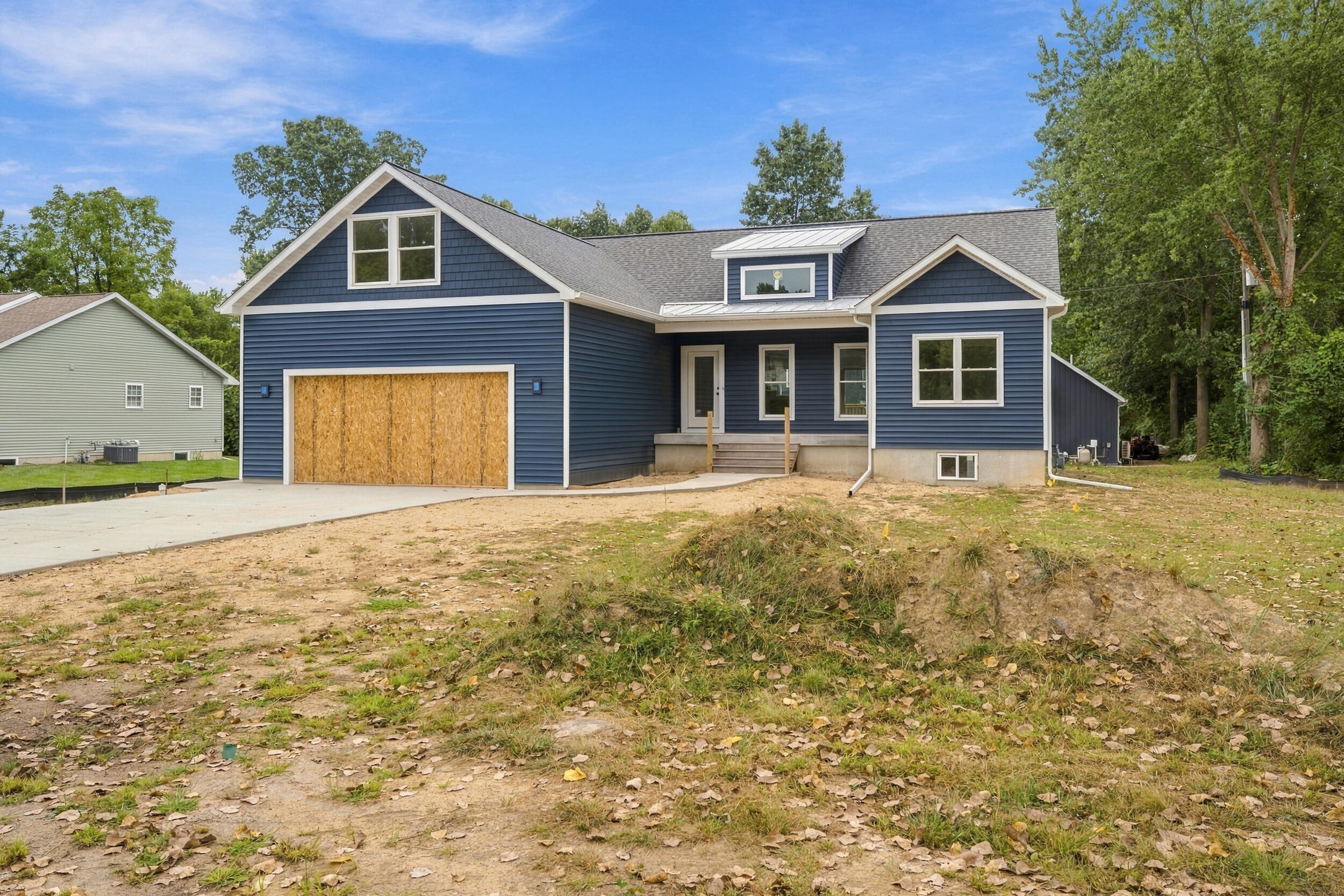 1677 Park Drive Property Photo 3