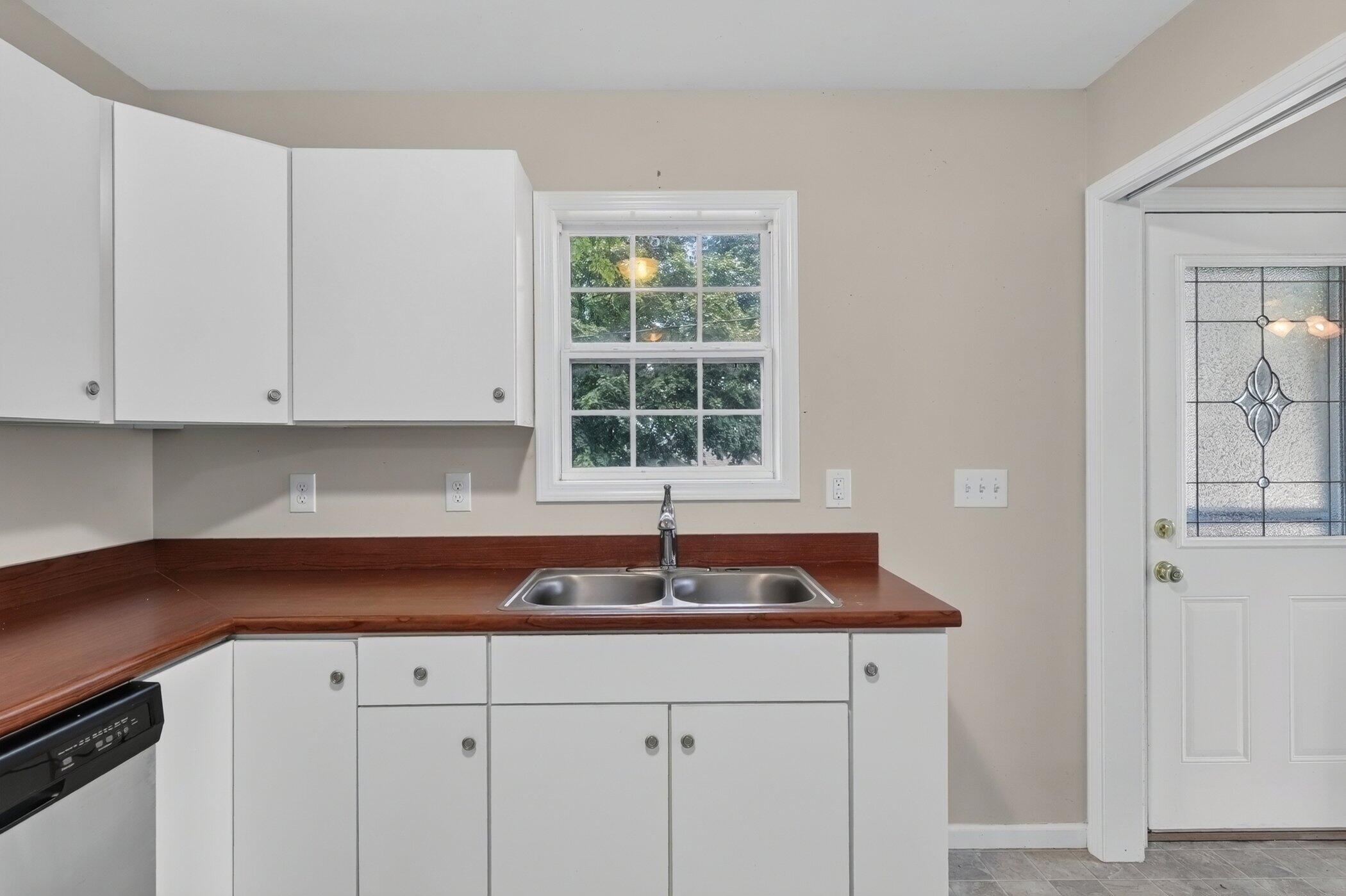 7057 Shoreline Drive Property Photo 5