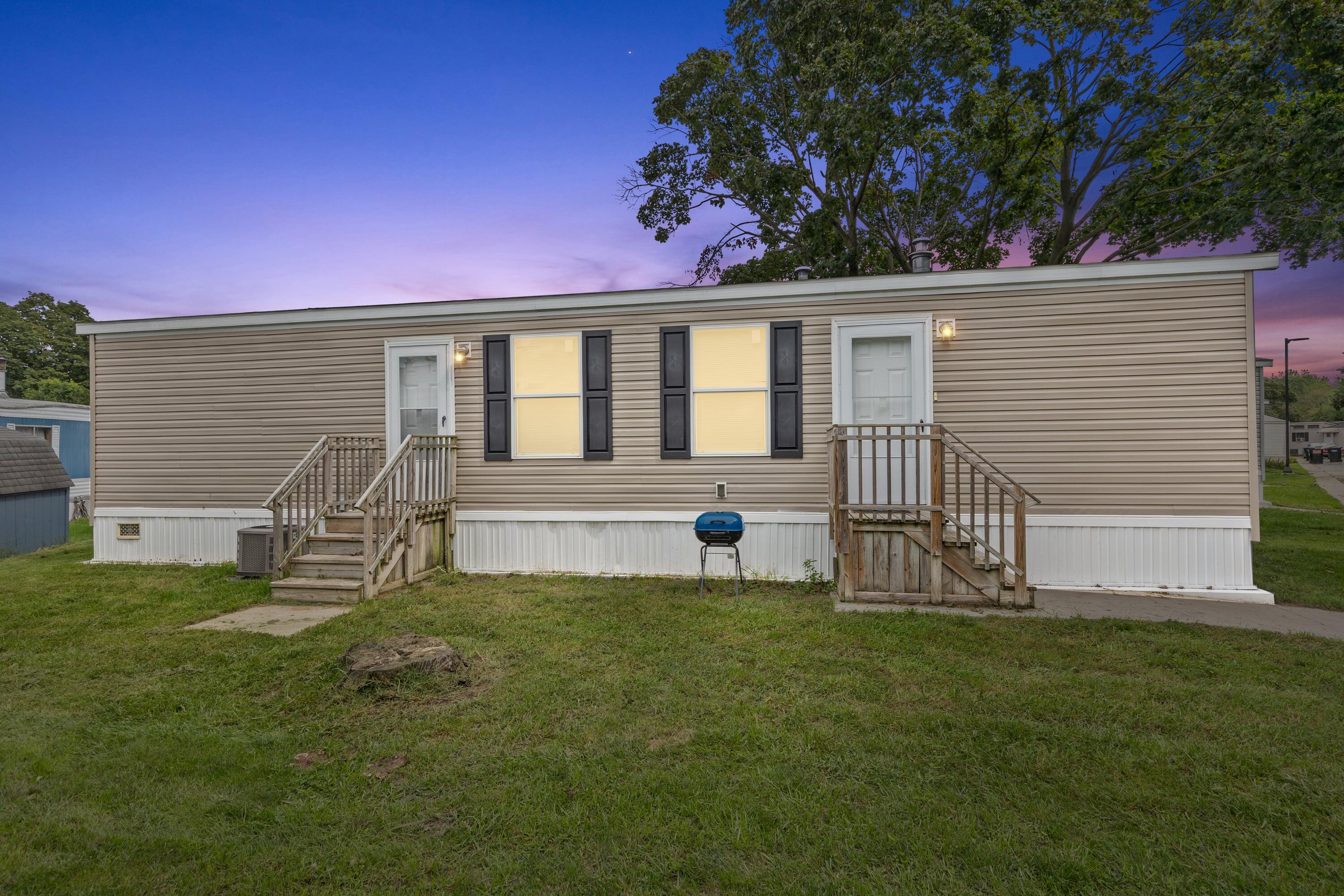 195 S Green Meadow Street Se Property Photo 1