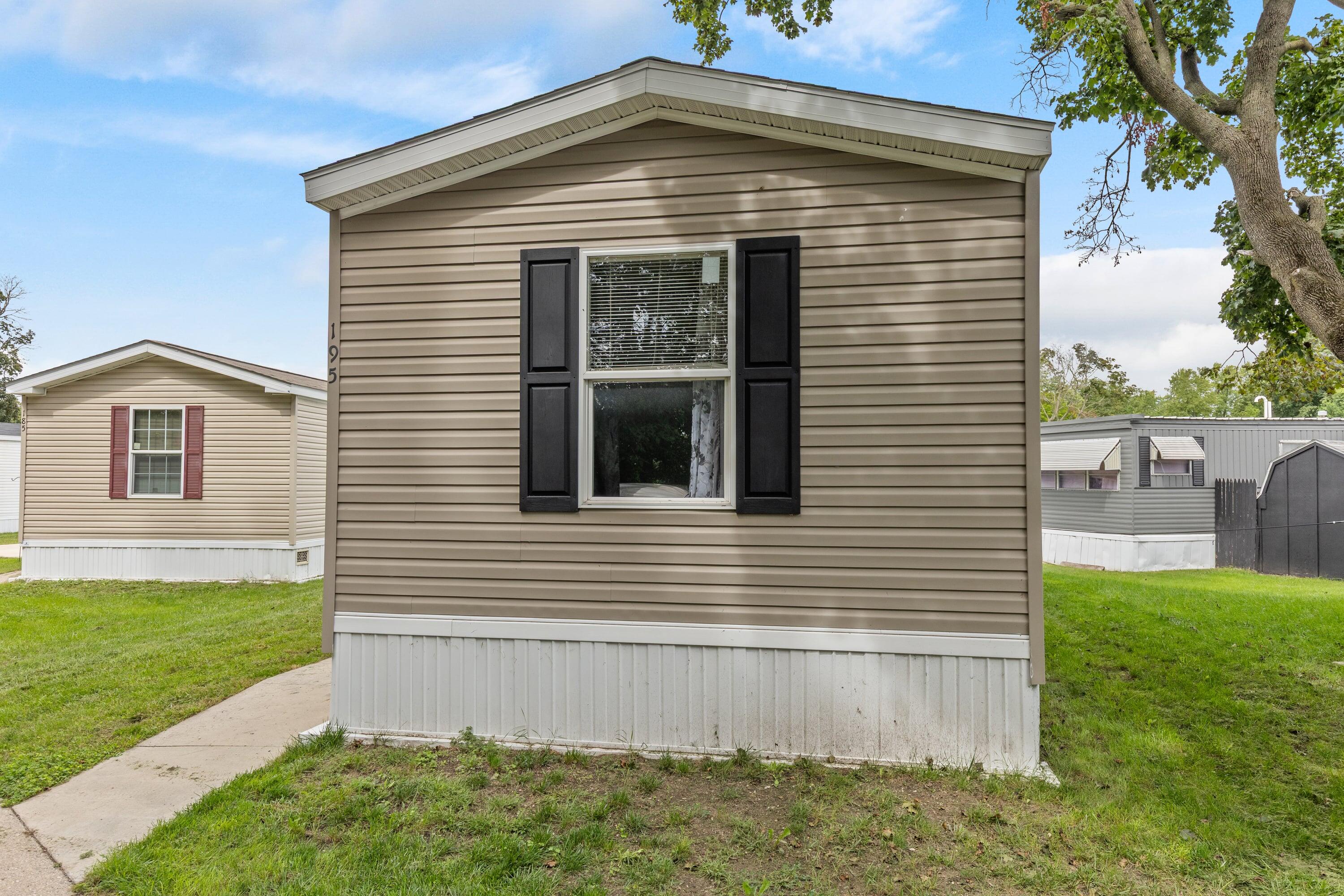 195 S Green Meadow Street Se Property Photo 5