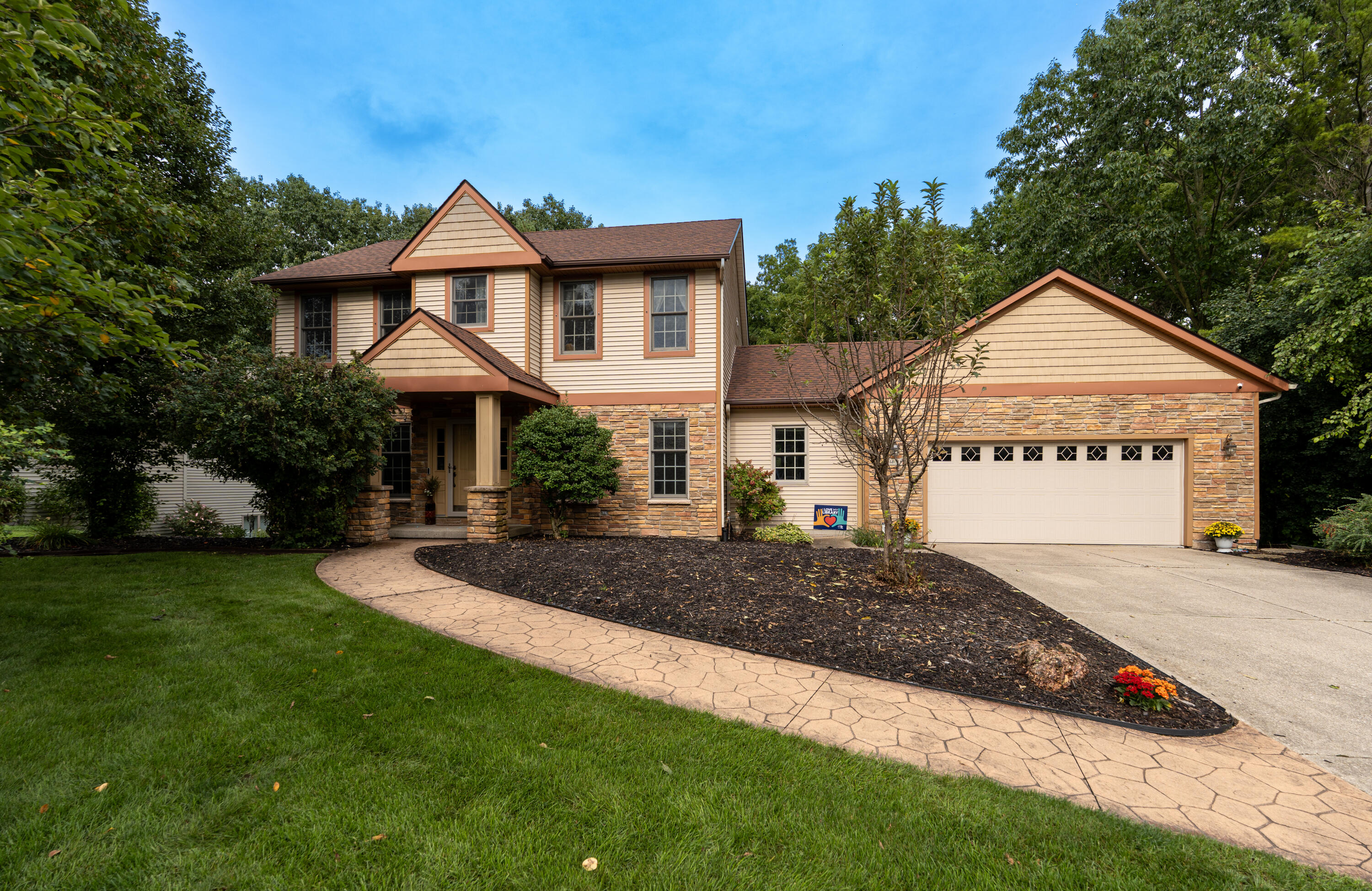 1621 Falcon Crest Drive Ne Property Photo 1