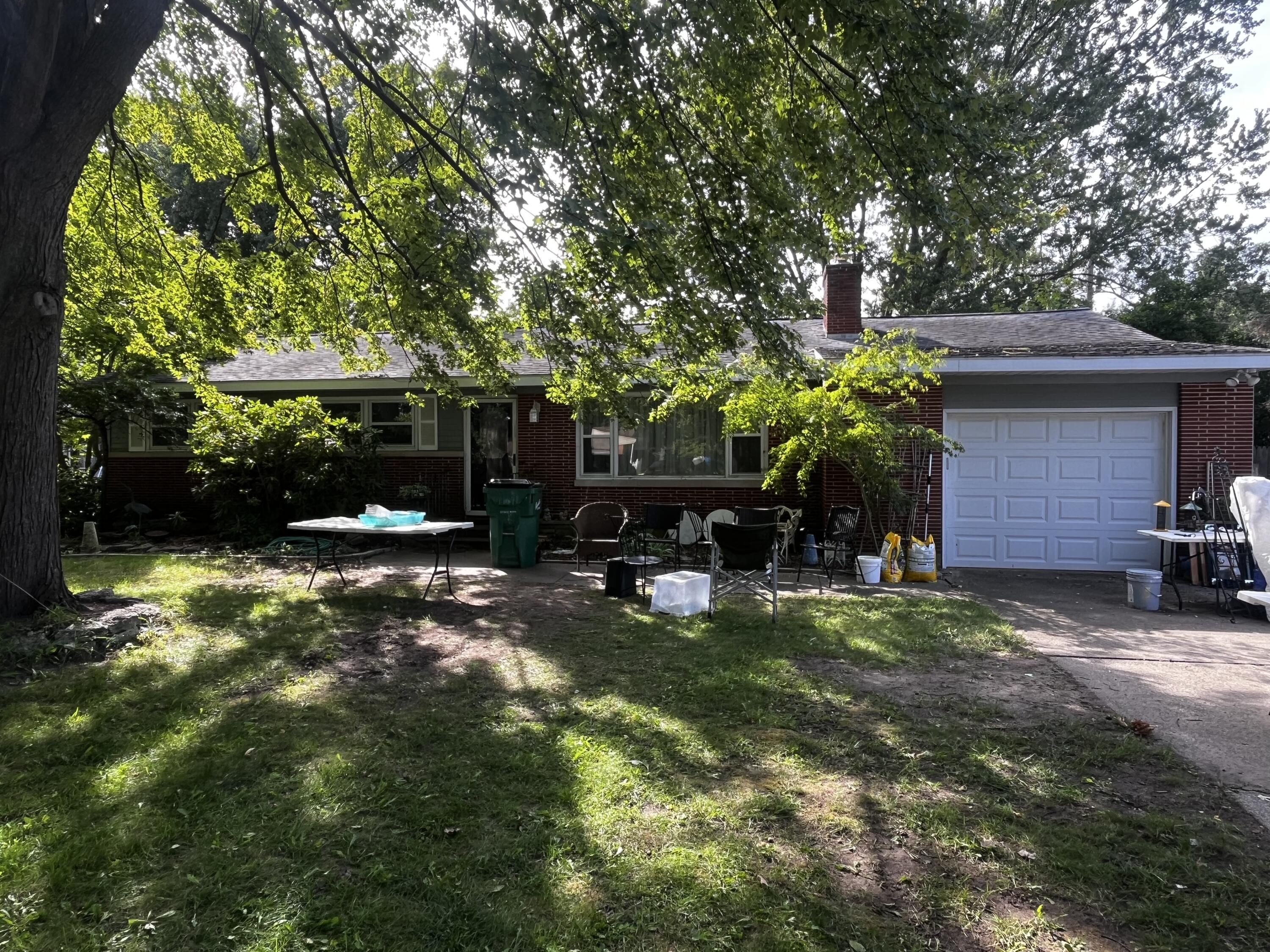 3889 Molly Boulevard Property Photo 1
