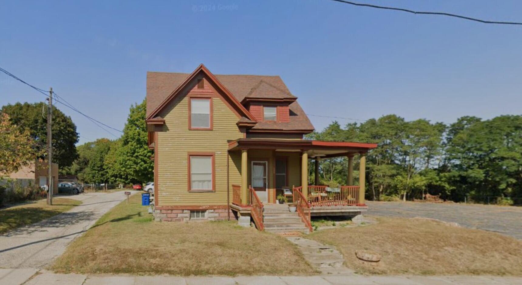 250 6th Street Property Photo 1