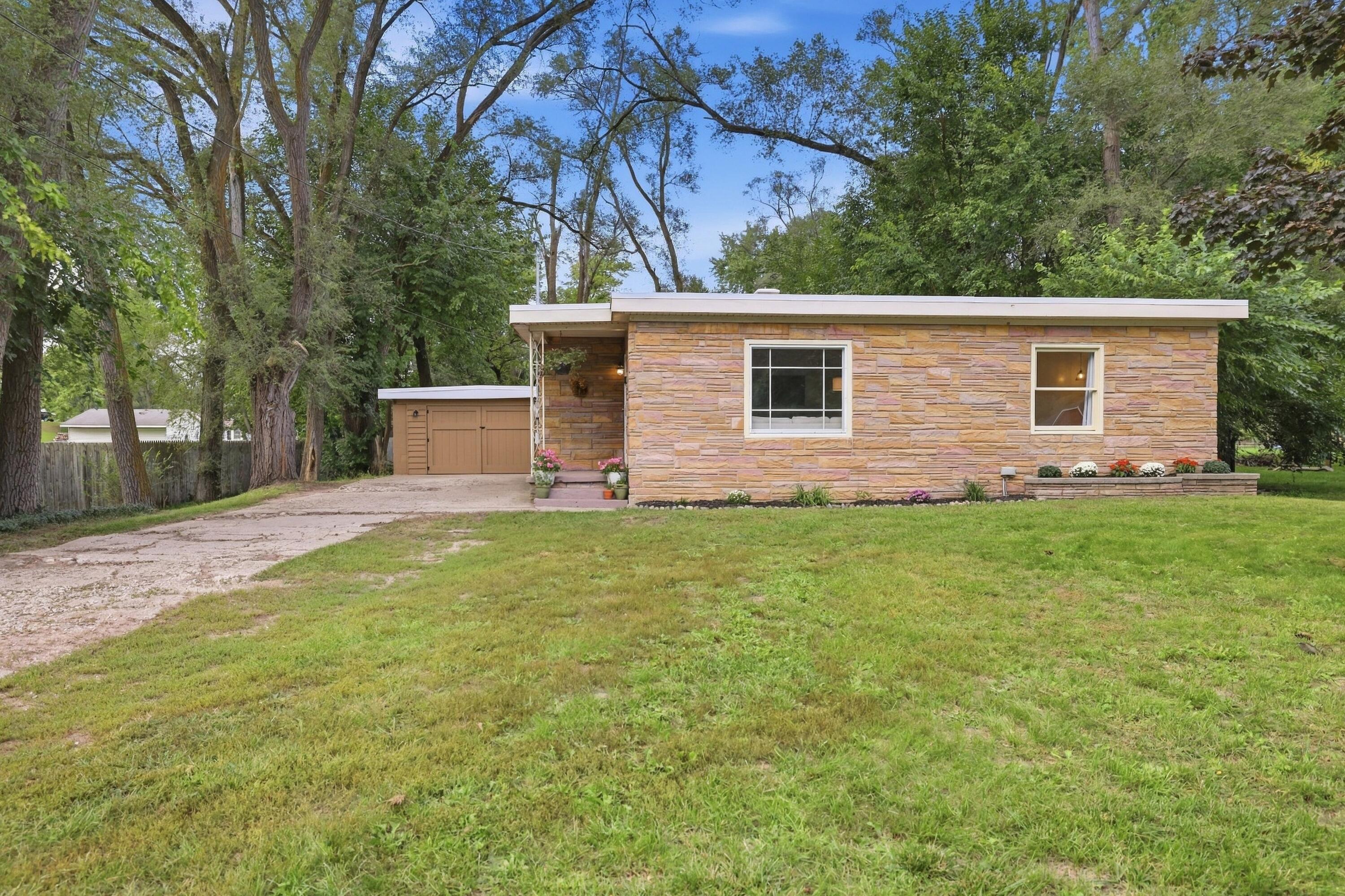 2525 Rogue River Road Ne Property Photo 1
