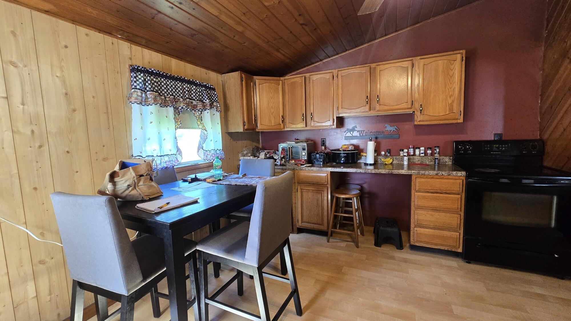 5065 Lorenson Road Property Photo 4