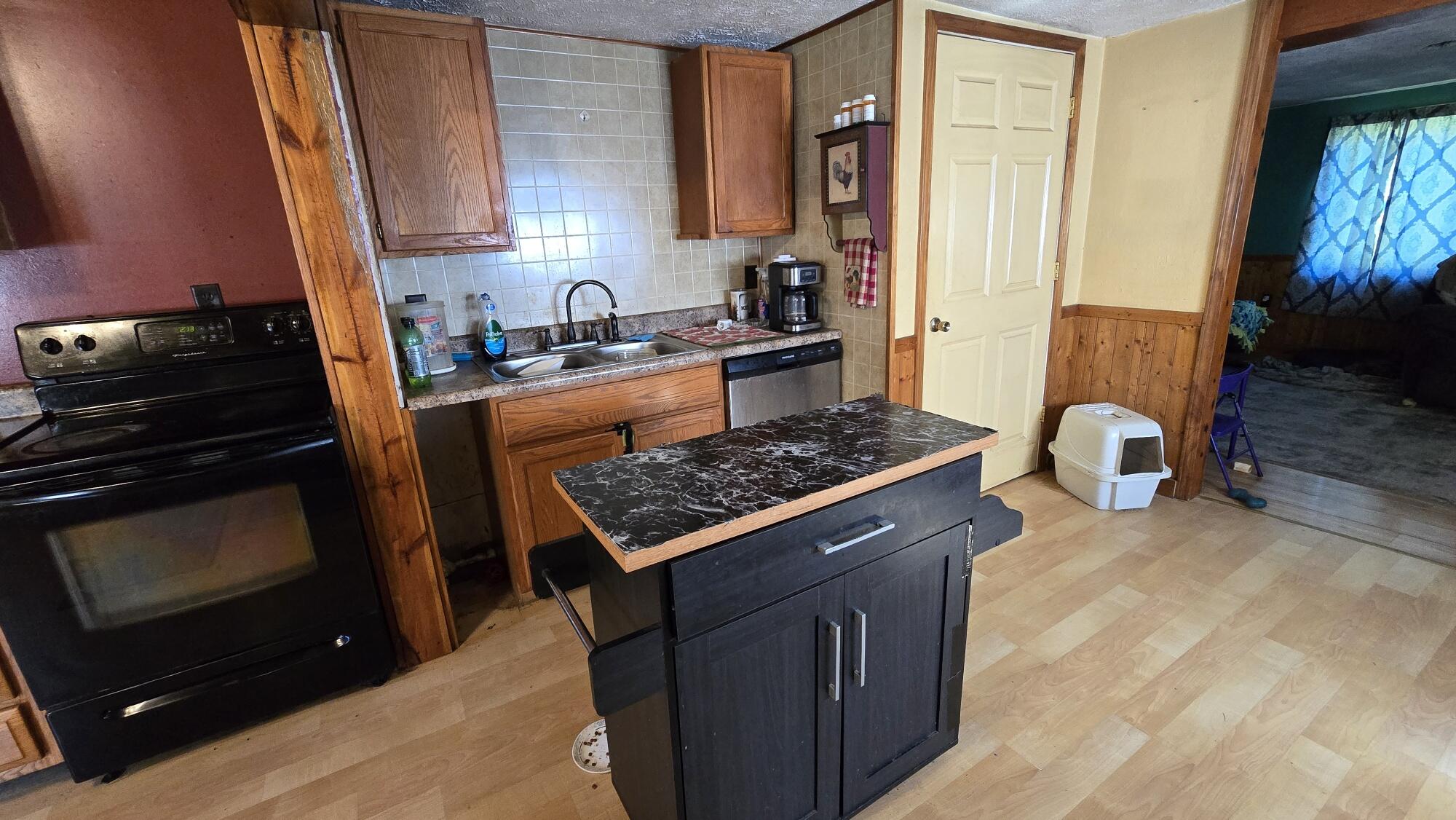 5065 Lorenson Road Property Photo 6