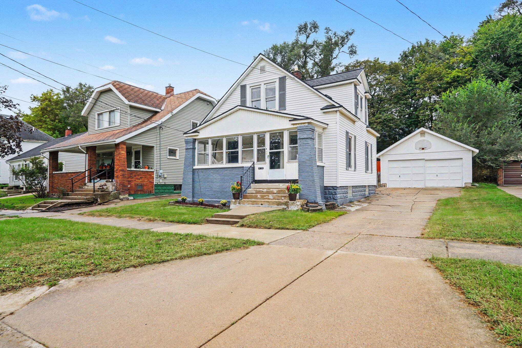1537 Powers Avenue Nw Property Photo 1