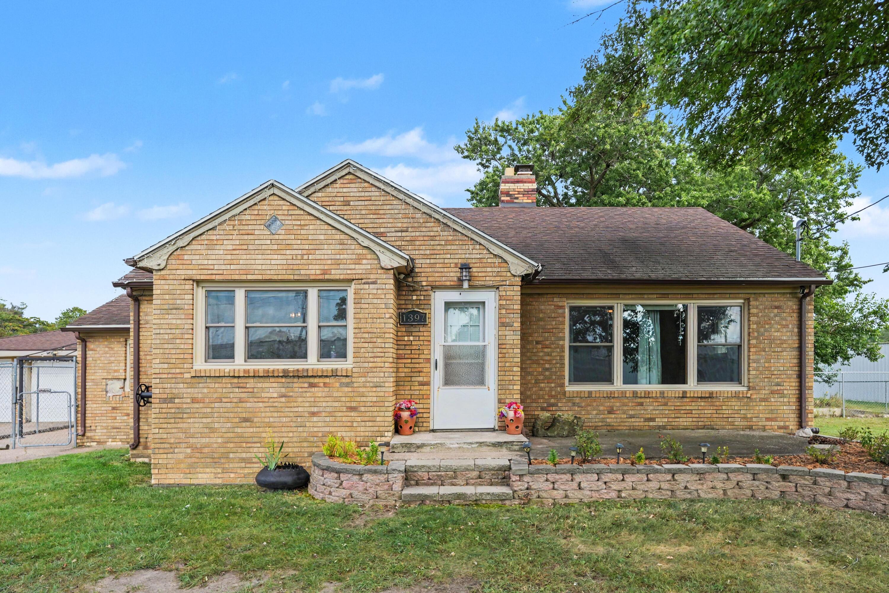 1397 M 139 Property Photo 1
