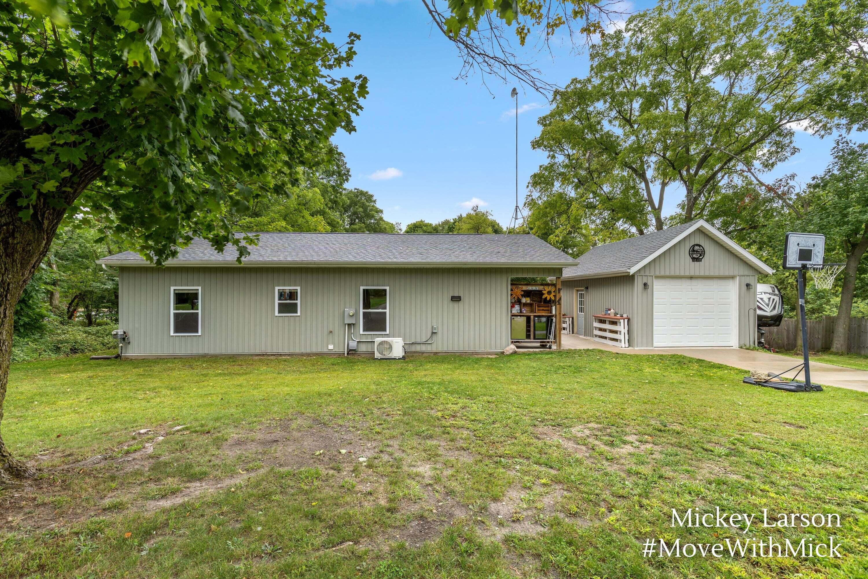 134 E 1st Street Property Photo 1