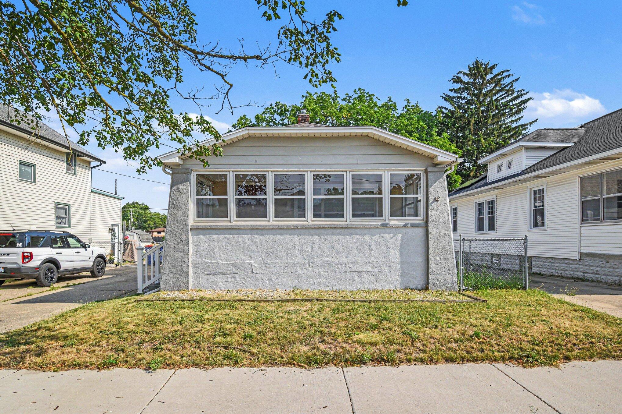 735 Eleanor Street Ne Property Photo 1