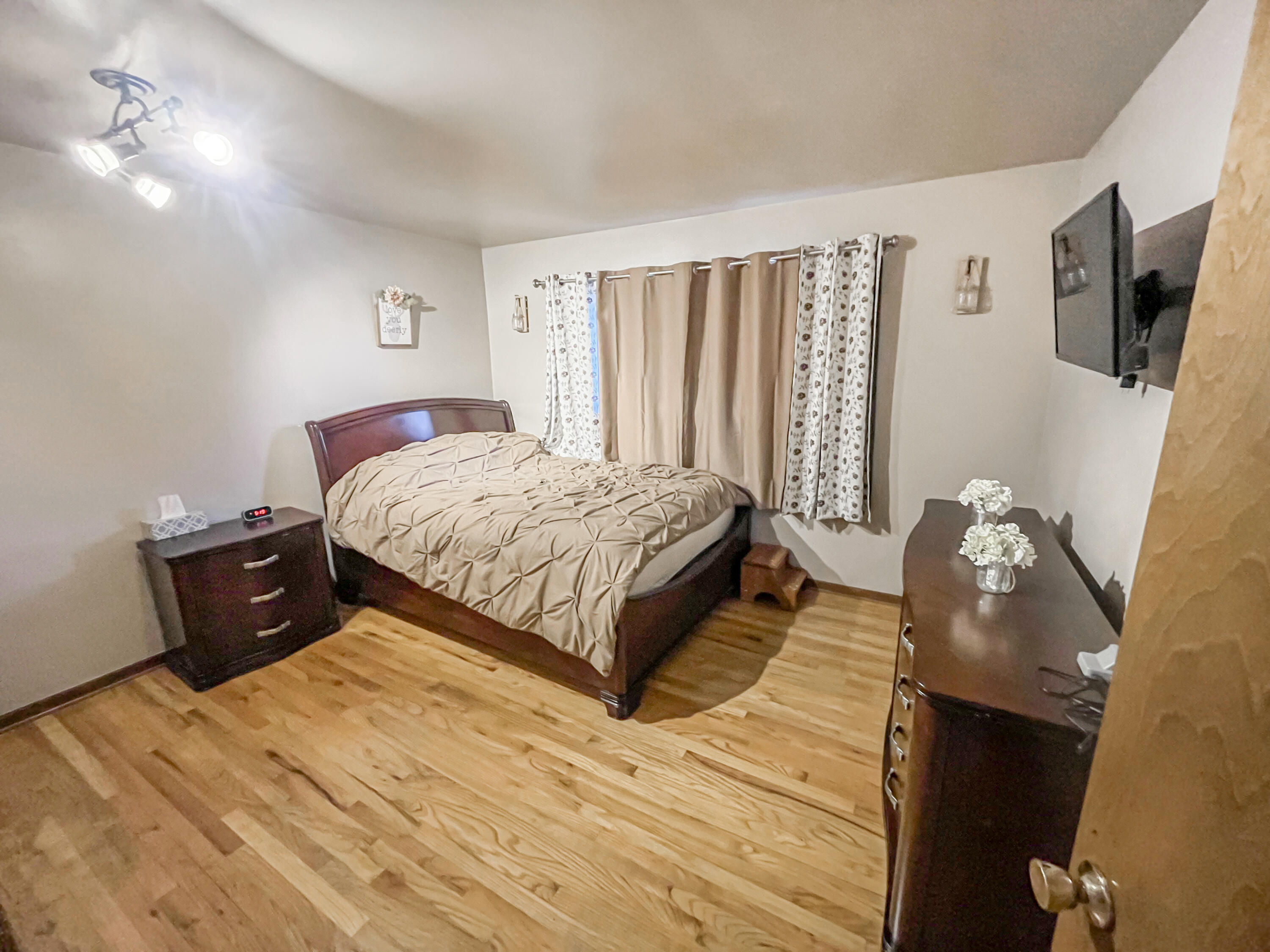 17828 Devonshire Street Property Photo 9