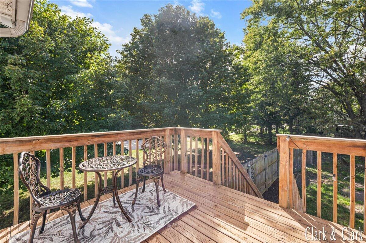 105 River Street Property Photo 16