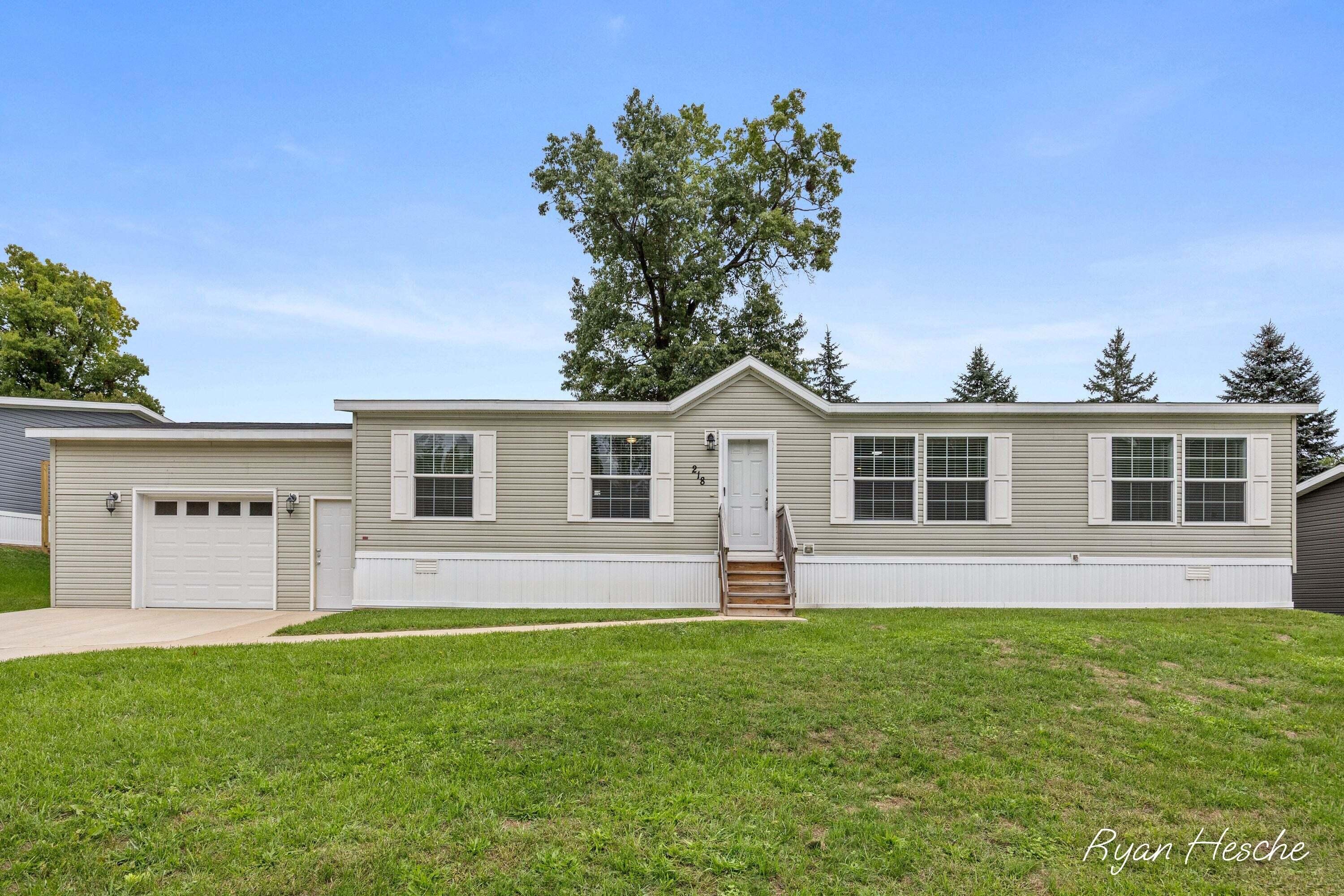 218 Whispering Creek Drive Property Photo 1