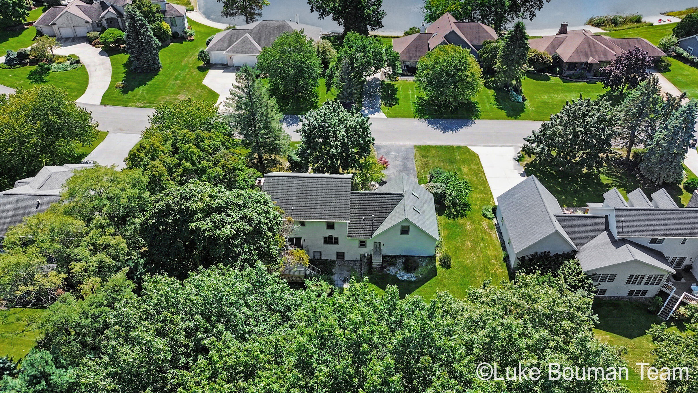 945 Bay Ridge Drive Property Photo 1