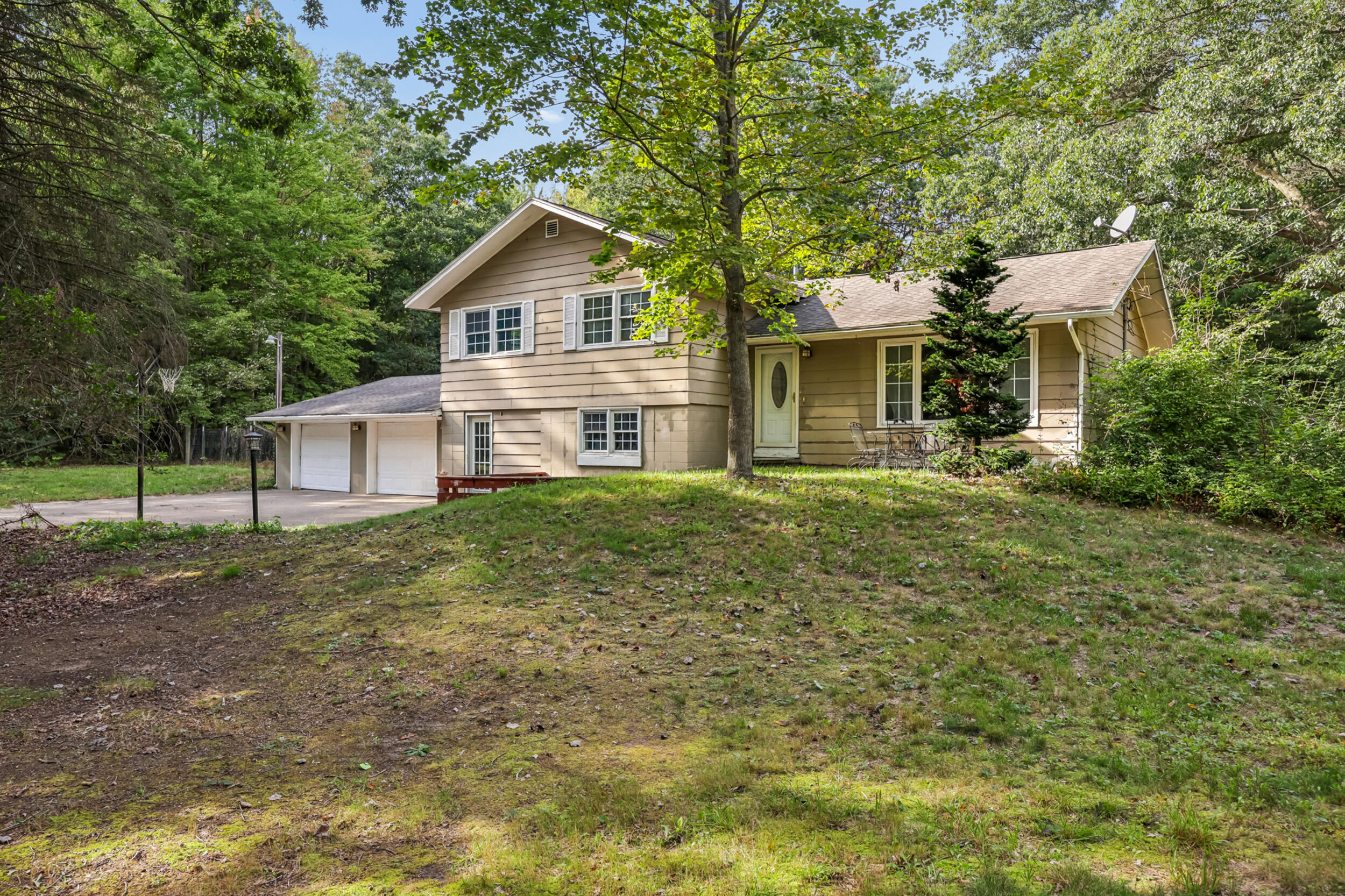 3100 W Giles Road Property Photo 1