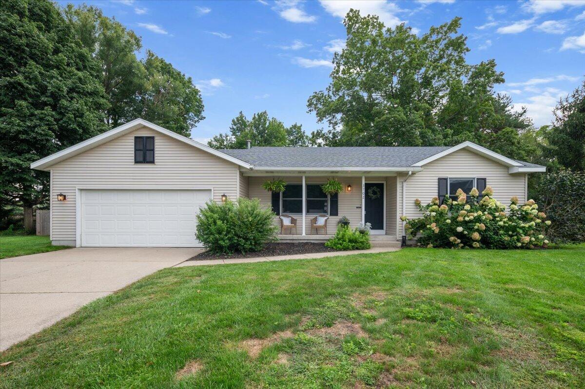 3702 Mesa Court Ne Property Photo 1
