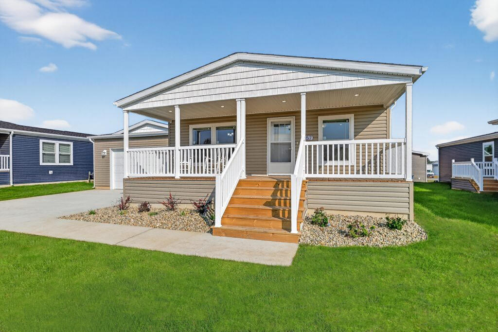 1157 Eagle Crest Property Photo 1