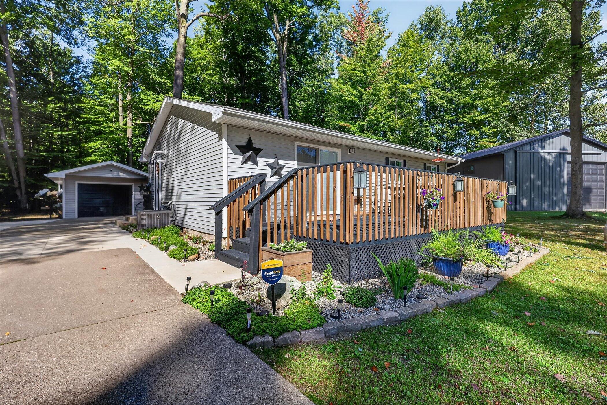 6633 Birchshore Drive Property Photo 1