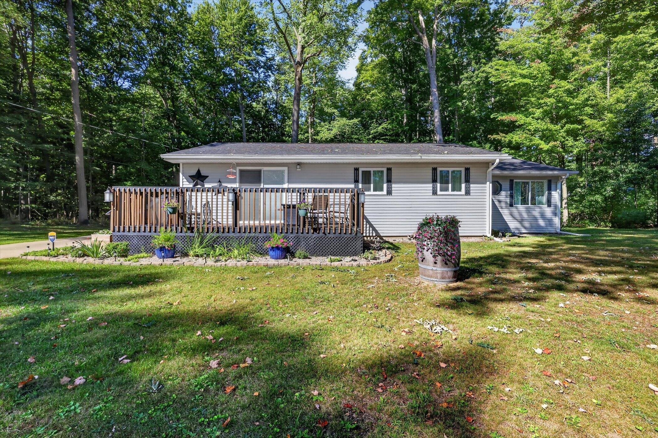 6633 Birchshore Drive Property Photo 2