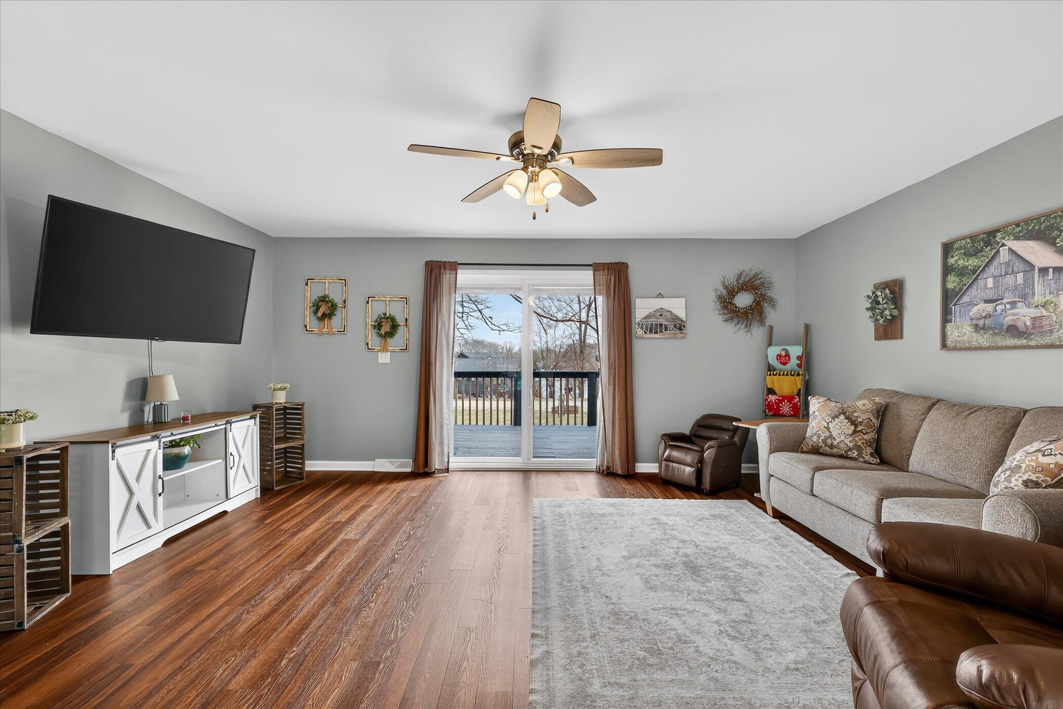 6633 Birchshore Drive Property Photo 6