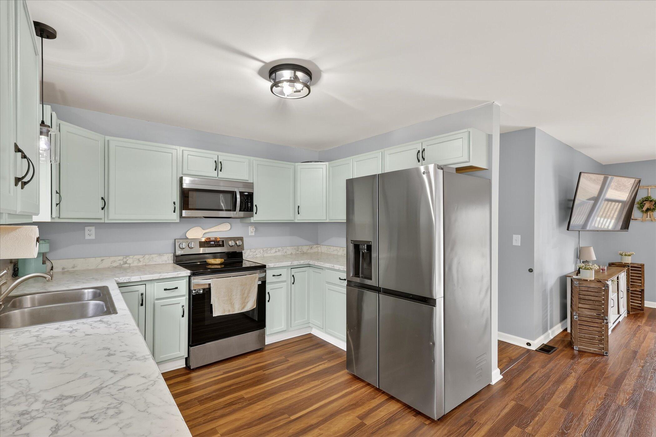 6633 Birchshore Drive Property Photo 11
