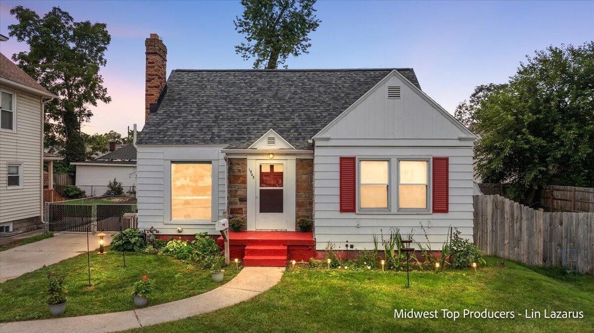 1945 Delwood Avenue Sw Property Photo 1