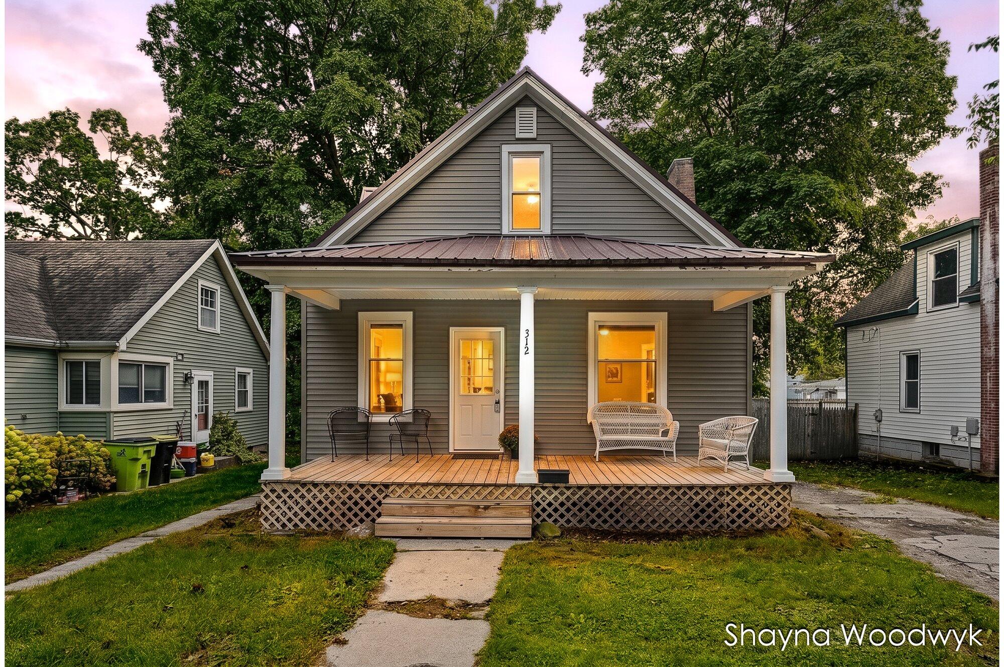 312 S Irving Street Property Photo 1