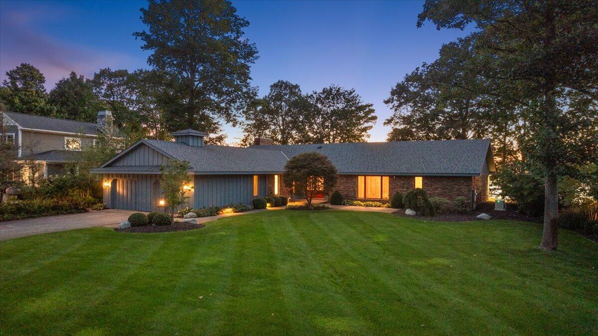 2230 Lakeshore Drive Property Photo 1
