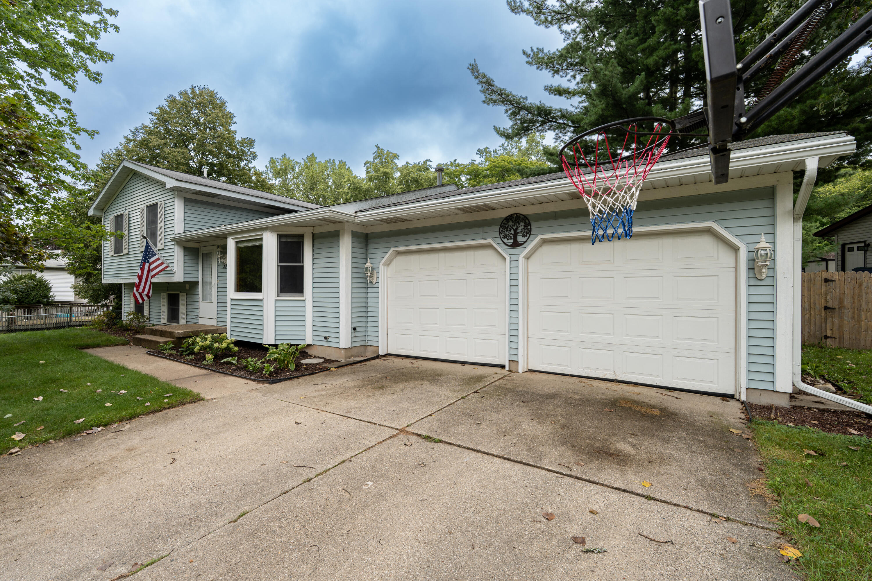 890 Gabrielle Court Ne Property Photo 1