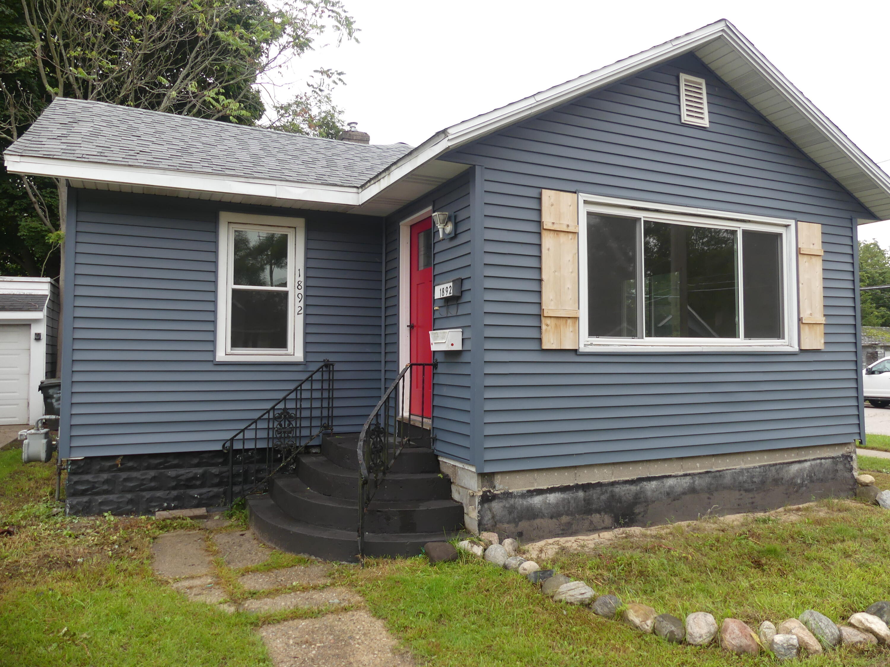 1892 Wood Street Property Photo 1
