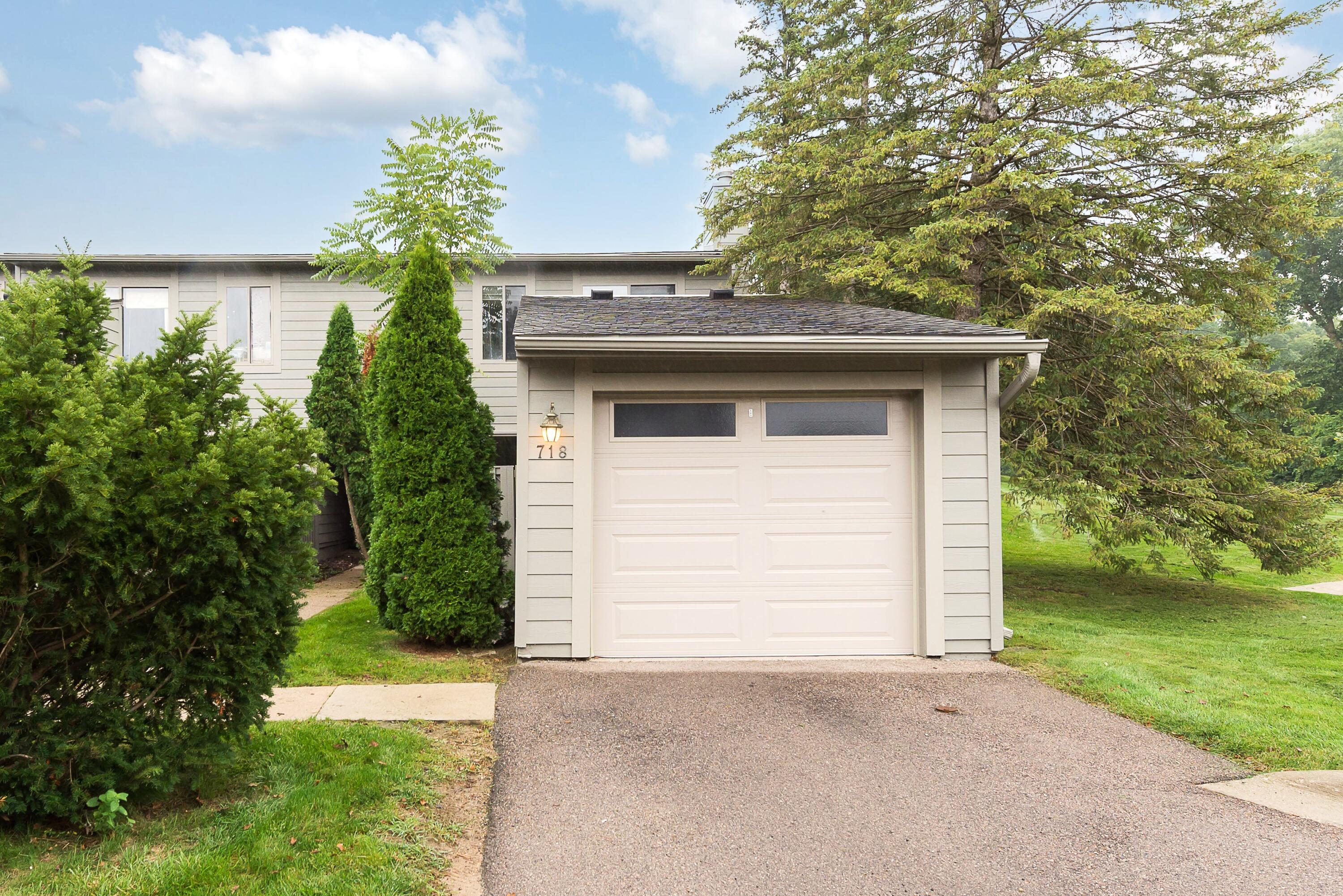 718 Watersedge Drive Property Photo 1