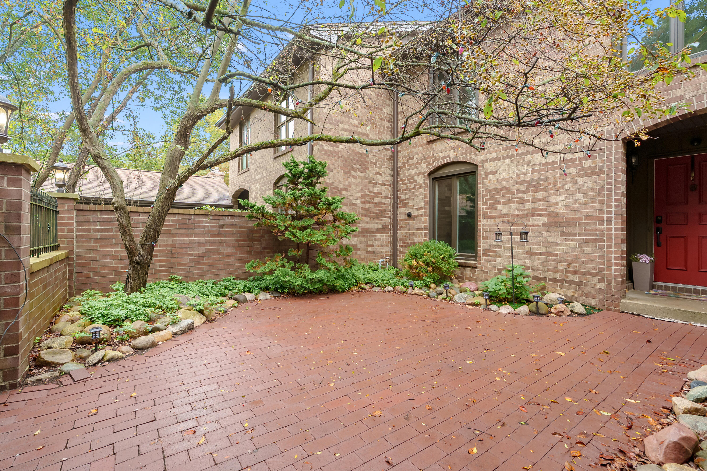 3648 Woodcliff Drive Property Photo 1