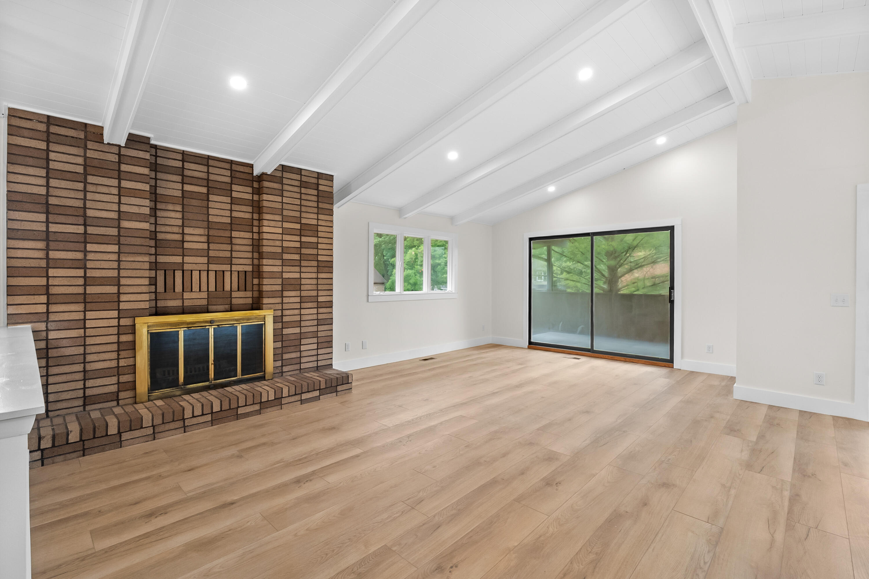 5285 Burning Tree Road Property Photo 4