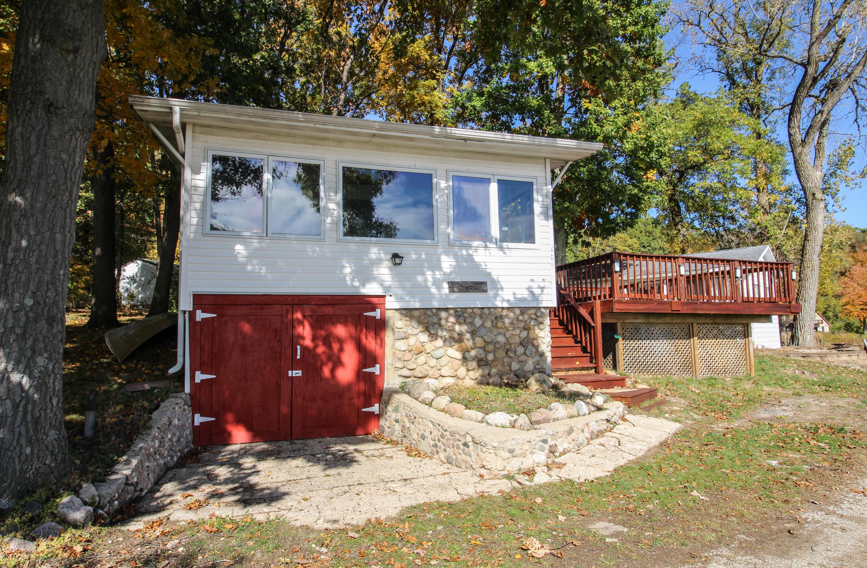 58463 Loop Road Property Photo 1
