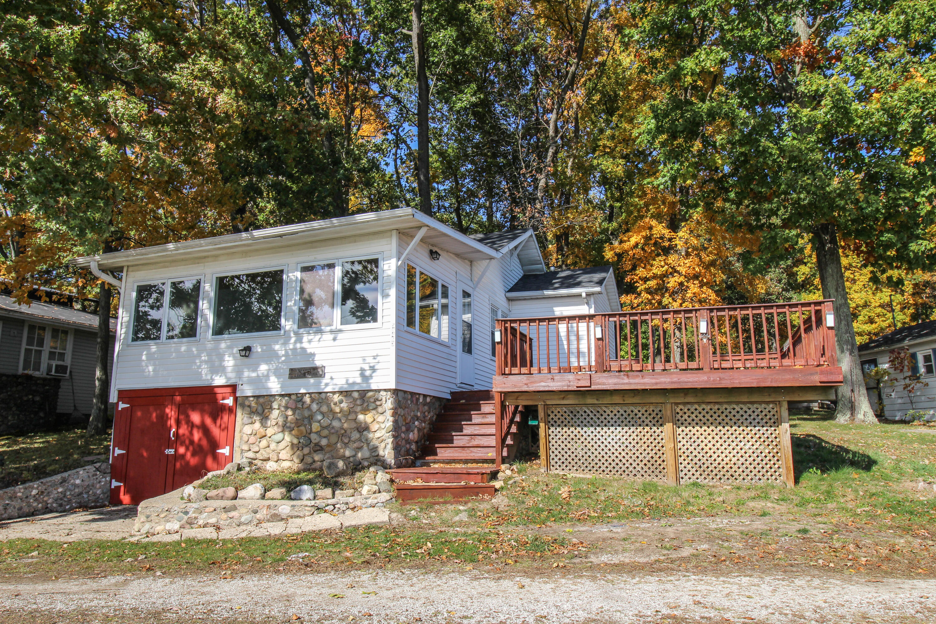 58463 Loop Road Property Photo 2